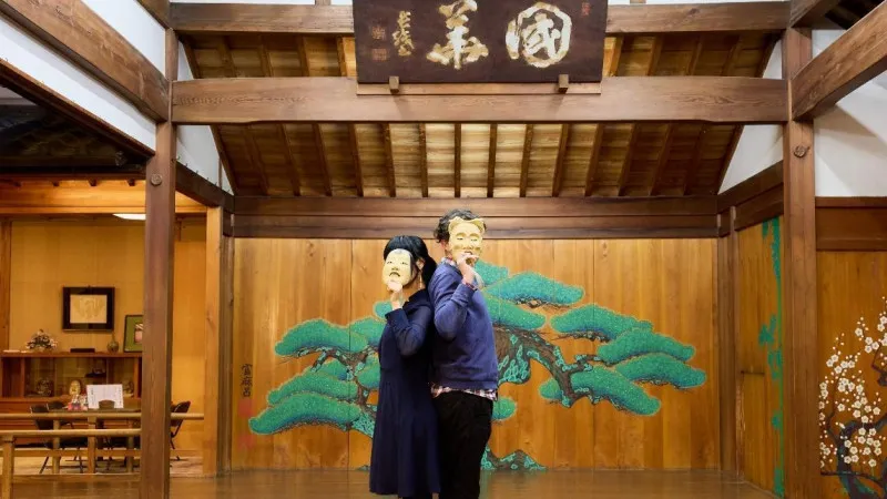 일본의 미학을 느낄 수 있는 노 무대, 잠시 숨을 고르세요