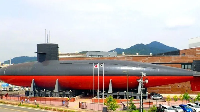 해상자위대 구레사료관(테쓰쓰쿠지라관)