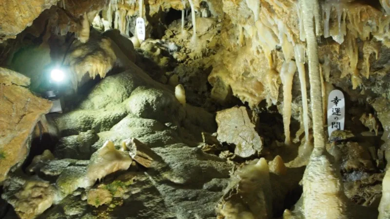 Dangma Chung Breast Cave