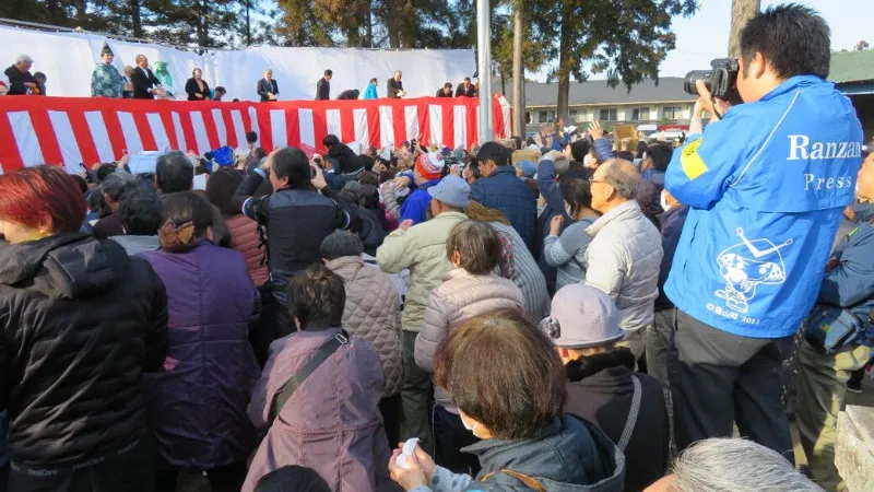 The call for bean-throwing is "Fuku wa uchi, Oni wa uchi, Akuma soto "