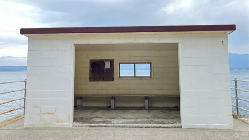 A bus stop that looks like a scene from a coming-of-age drama