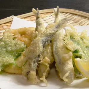 京都7家伏见稻荷附近的餐馆，在那里你可以吃到美味的午餐，永远不会失败。