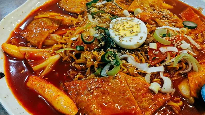 日本桥站附近有7家餐厅，可以品尝到正宗的韩国美食。