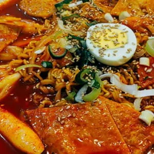 日本桥站附近有7家餐厅，可以品尝到正宗的韩国美食。