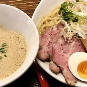 大阪站附近有8家好吃又上瘾的拉面馆。