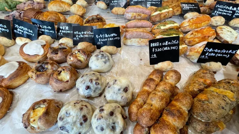 [Fukuoka City ]Hitting the popular stores! A trip around the bread battle zone with bread!