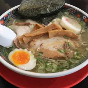 位于梅田的大阪10家拉面，对汤的要求很高。