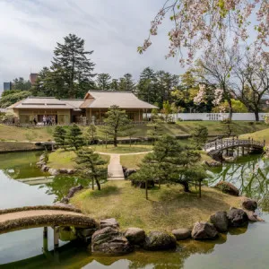 Hanibe Rock Cave Temple, Ishikawa, Japan! Nailed the strong impact!
