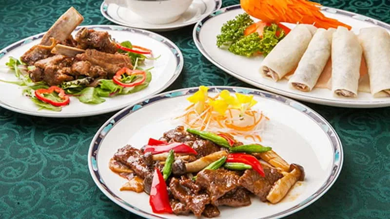 天马地区有7家优秀的中国餐馆，是一个充满人文气息的美食小镇。