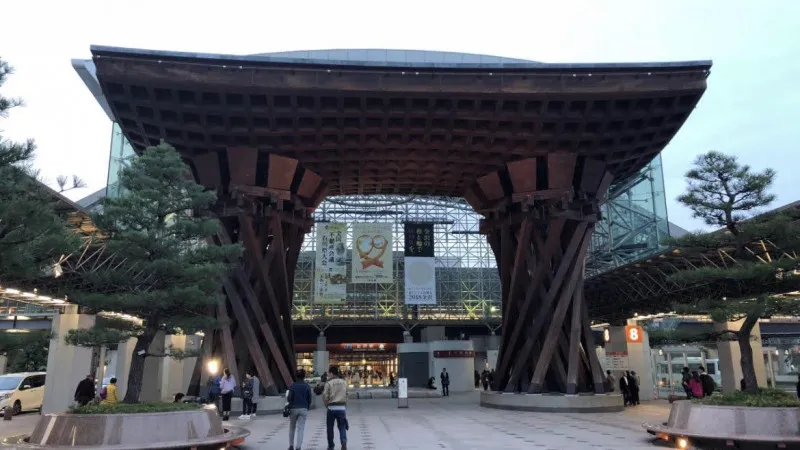 【石川县】金泽有三个 "略显传统 "的旅游景点。