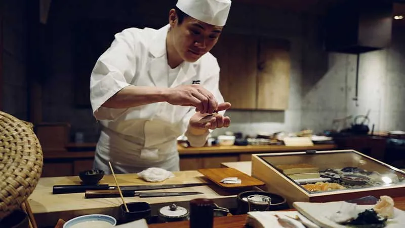 在京都有7家日本餐厅，你可以在那里以合理的价格吃到日本食品的午餐。