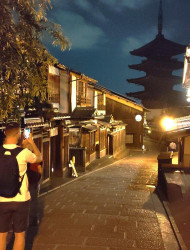 Kyoto: Night Stroll Through the Enchanting Gion District