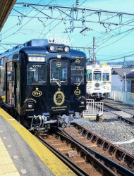 Wakayama: Cat Stationmaster Adventure on the Kishigawa Line