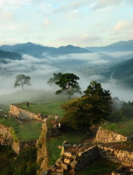 Hyogo: Takeda Castle “Castle in Sky” Mountain Hiking Tour