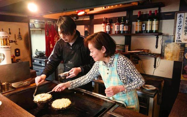 Okonomiyaki and Takoyaki cooking class with a professional cook