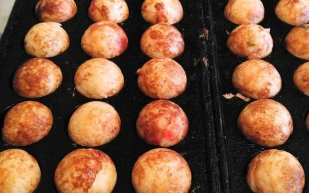 Okonomiyaki and Takoyaki cooking class with a professional cook