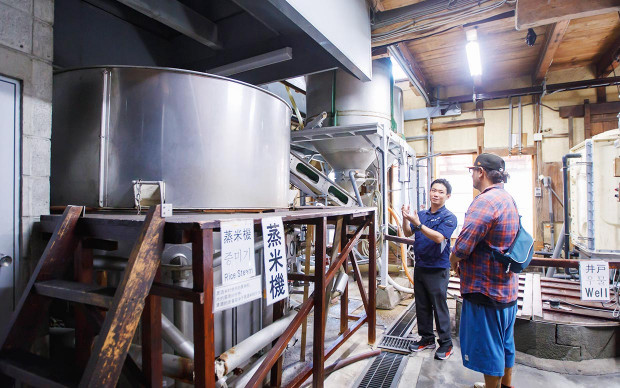 大阪最古の酒蔵「浪花酒造」で日本酒の製造見学体験とテイスティング