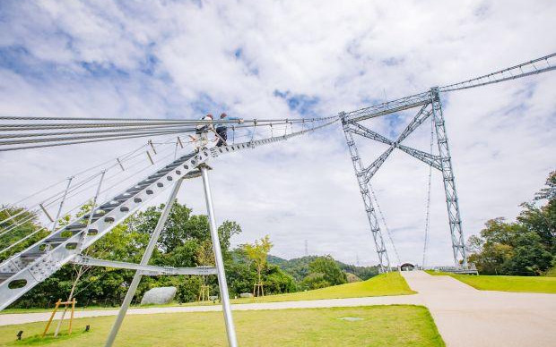 橫渡世界第三長吊橋、登上60公尺高處享受刺激與美景之旅