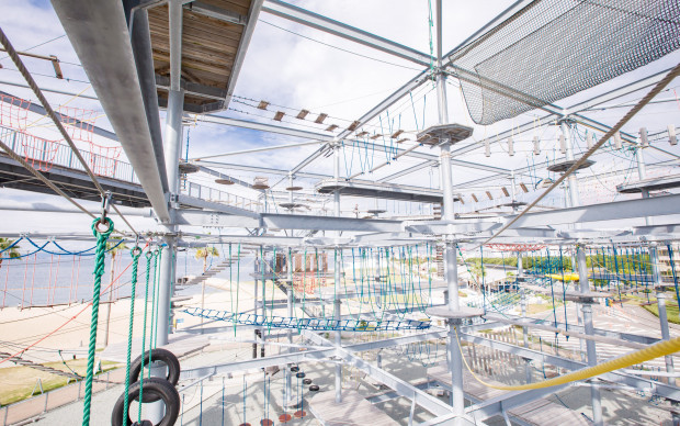 大阪：美しい海に臨む巨大アスレチックを楽しもう！