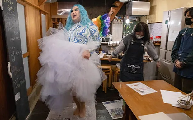 드래그 퀸과 함께 하는 우동 만들기 체험