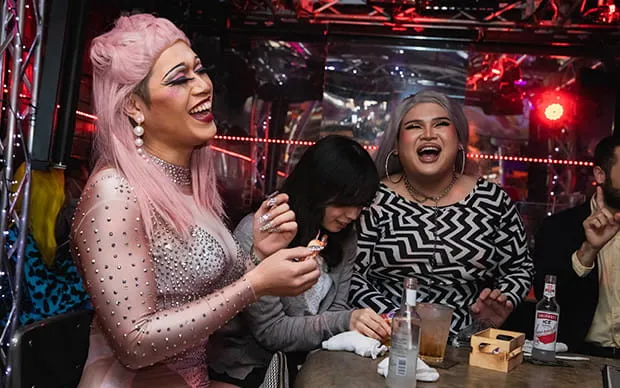 드래그 퀸과 함께 게이바 체험!