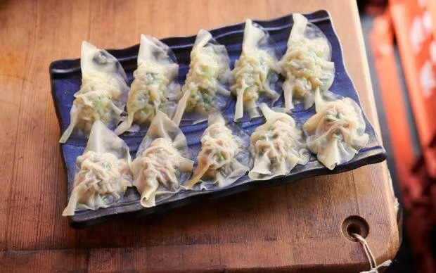 在色彩缤纷的壁画街道「十三」，和当地居民交流的超隐密酒吧巡游之旅