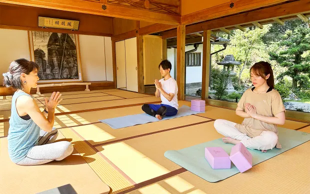 箕面的绝景和让身心灵平静的瑜伽体验旅游