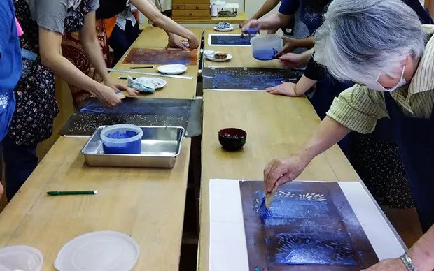 河内木綿文様で作る「バンダナ藍染体験」