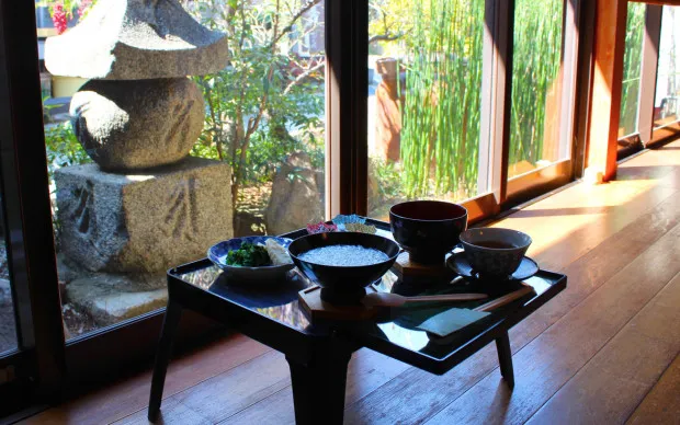 【お寺で朝ヨガ】堺で過ごす心と体を整える特別な時間（グループ貸切プラン）