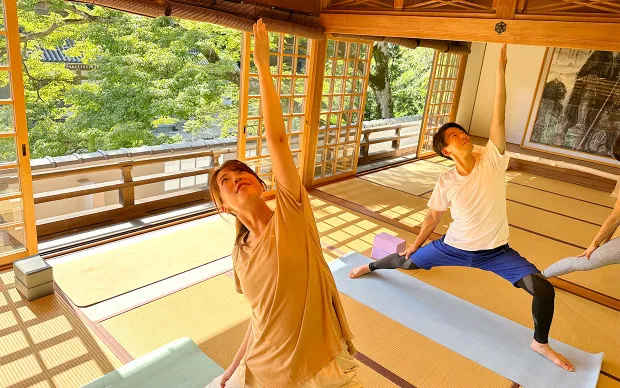 箕面的绝景和让身心灵平静的瑜伽体验旅游