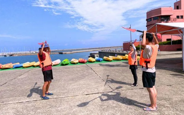 A stone’s throw from Kansai Airport: Seaside cycling and marine activity tour in Misakicho