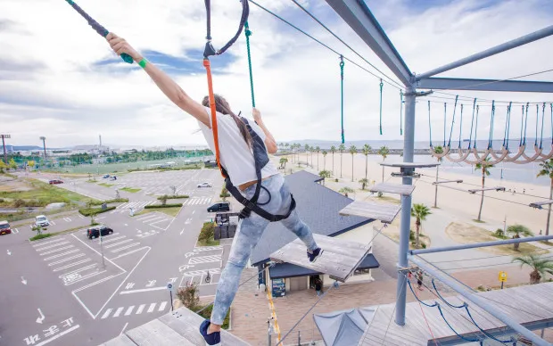 大阪：美しい海に臨む巨大アスレチックを楽しもう！