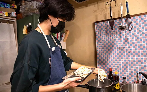 드래그 퀸과 함께 하는 우동 만들기 체험