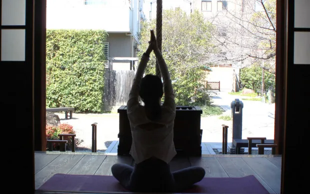 【お寺で朝ヨガ】堺で過ごす心と体を整える特別な時間（グループ貸切プラン）