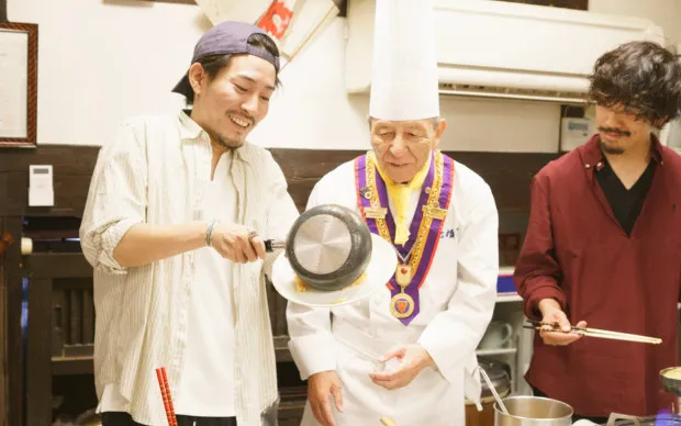 Learn directly from an experienced omurice chef at a famous restaurant!