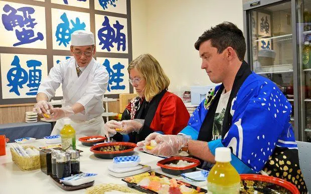 大阪で希少！訪日外国人向け体験プラン「お寿司作り体験」