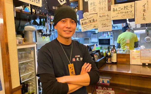 在色彩缤纷的壁画街道「十三」，和当地居民交流的超隐密酒吧巡游之旅