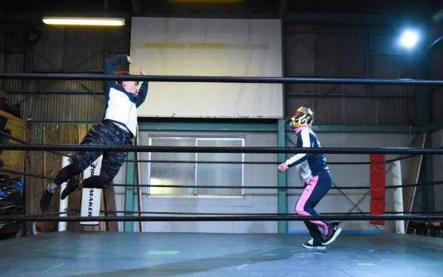 和大阪受歡迎的摔角選手決鬥⁉ 職業摔角體驗！