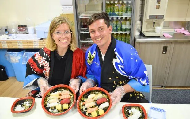 大阪で希少！訪日外国人向け体験プラン「お寿司作り体験」