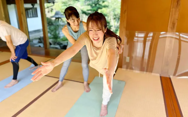 箕面的绝景和让身心灵平静的瑜伽体验旅游