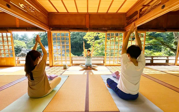 箕面的绝景和让身心灵平静的瑜伽体验旅游