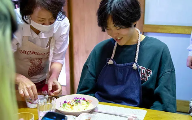 드래그 퀸과 함께 하는 우동 만들기 체험