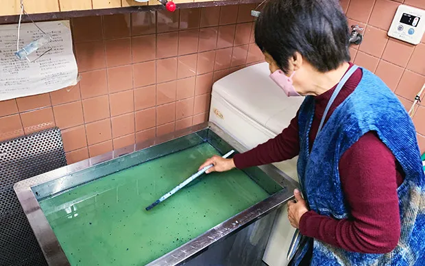 河内木綿文様で作る「バンダナ藍染体験」