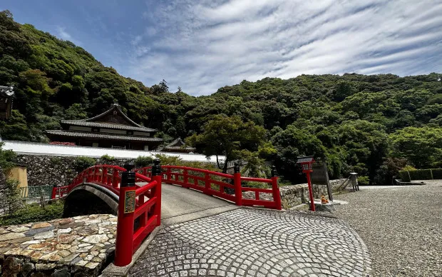 Minoh Waterfall Hiking & Katsuoji Temple Tour