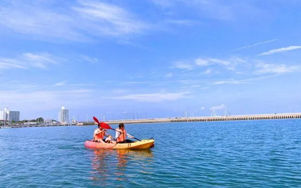 A stone’s throw from Kansai Airport: Seaside cycling and marine activity tour in Misakicho