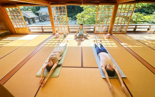 箕面的绝景和让身心灵平静的瑜伽体验旅游