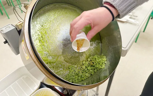 在专属的小釜锅中制作独自口味的金平糖