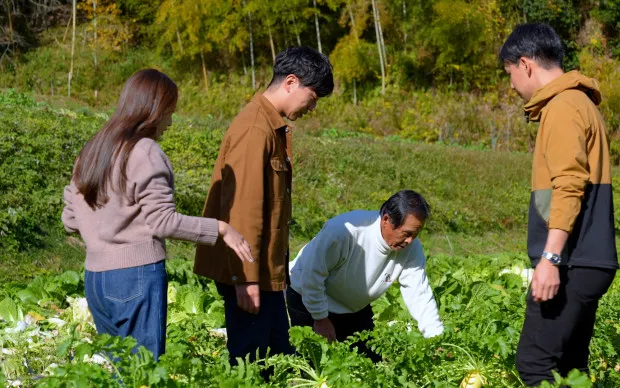 於枚方的山林間！採收時令蔬菜與品嚐當地的蔬菜健康午餐、使用喜歡的香草製作香皂與選擇花材製作原創的花藝瓶