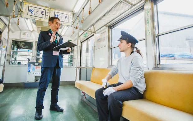 驾驶真实的复古电车。包下整辆电车的驾驶体验！