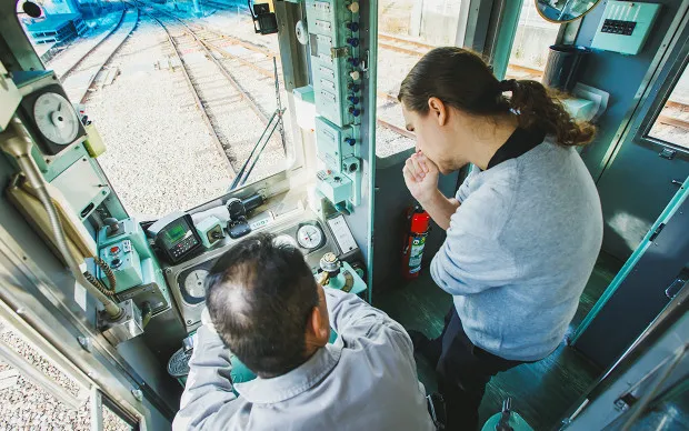 驾驶真实的复古电车。包下整辆电车的驾驶体验！